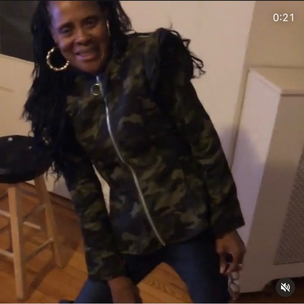 Army puff jackets - Picture 3 of 3